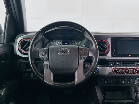 Used 2016 Toyota Tacoma TRD Off-Road image 18