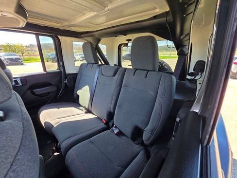 Used 2025 Jeep Wrangler Unlimited Rubicon AWD/4WD image 26