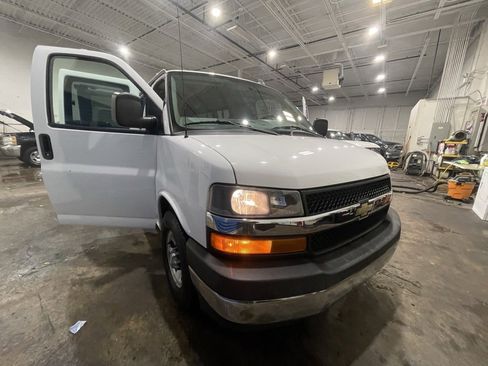 Used 2017 Chevrolet Express 3500 LT w/ LT Preferred Equipment Group image 9