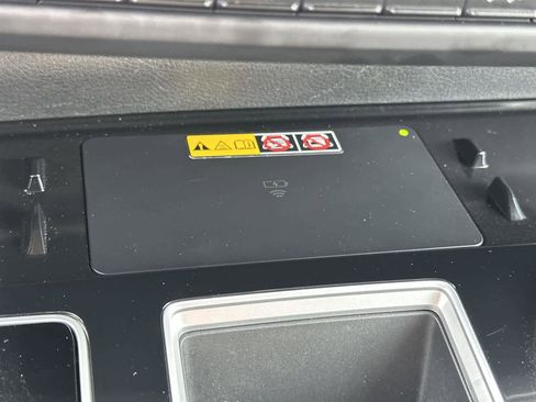 Used 2025 Toyota Sienna Limited image 27