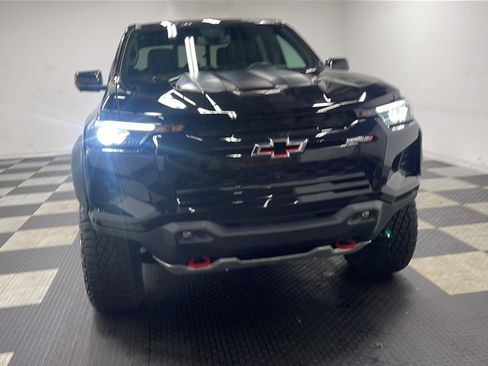 Used 2025 Chevrolet Colorado ZR2 w/ Technology Package AWD/4WD image 25