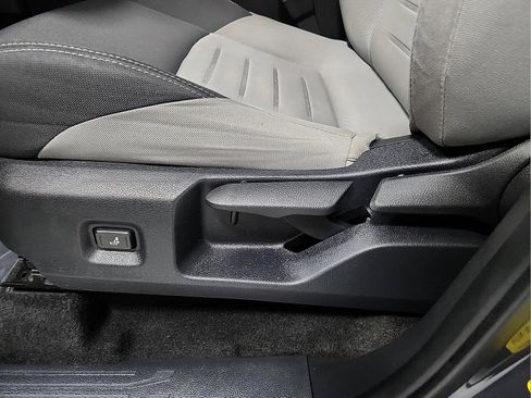 Certified 2024 Toyota Tacoma TRD Off-Road image 9