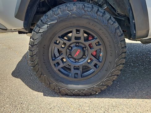 Used 2021 Toyota Tacoma SR5 w/ Trail Edition AWD/4WD image 10