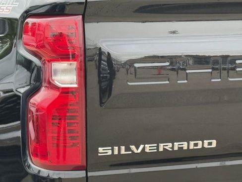 Used 2022 Chevrolet Silverado 1500 Custom Trail Boss AWD/4WD image 6