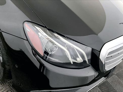 Used 2018 Mercedes-Benz E 300 4MATIC image 27