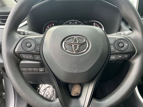 Used 2025 Toyota RAV4 XLE image 28