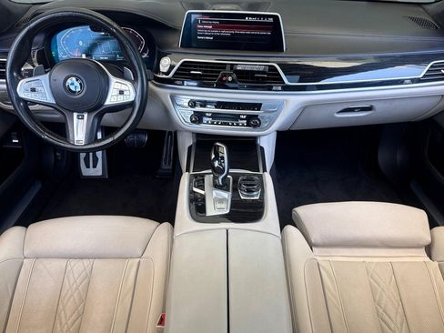 Certified 2022 BMW 750i xDrive w/ Executive Package AWD/4WD image 15