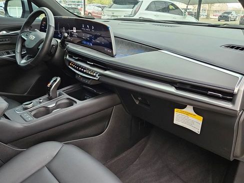 Certified 2025 Cadillac XT4 Sport w/ Cold Weather Package image 29