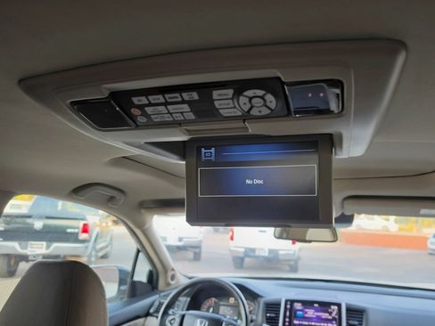 Used 2018 Honda Pilot Touring image 13