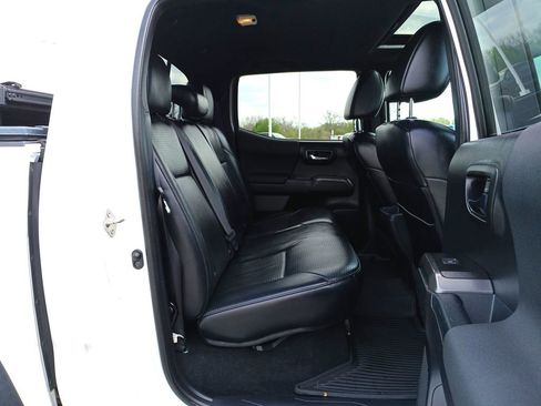 Used 2019 Toyota Tacoma TRD Off-Road image 28