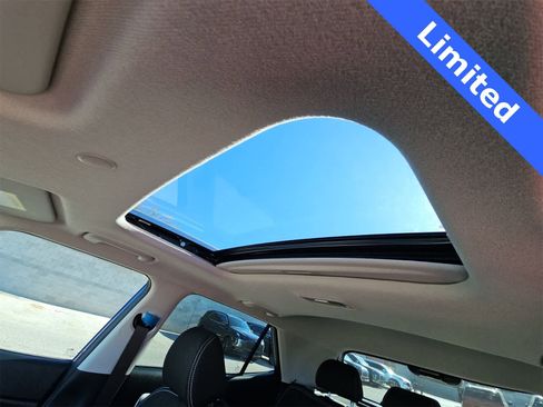 Certified 2025 Hyundai Venue Limited image 25