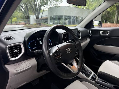 Used 2023 Hyundai Venue SEL w/ Cargo Package FWD image 10