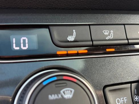 Used 2019 Volkswagen Tiguan SE w/ Panoramic Sunroof Package AWD/4WD image 26