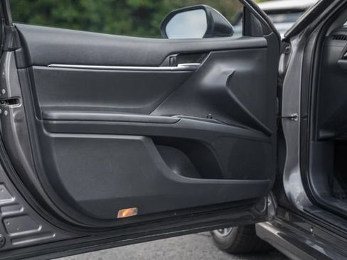 Used 2019 Toyota Camry SE FWD image 30