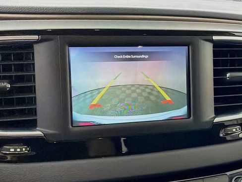 Used 2023 Chrysler Voyager LX FWD image 17