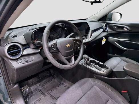 New 2026 Chevrolet Trax LS w/ LS Convenience Package FWD image 10