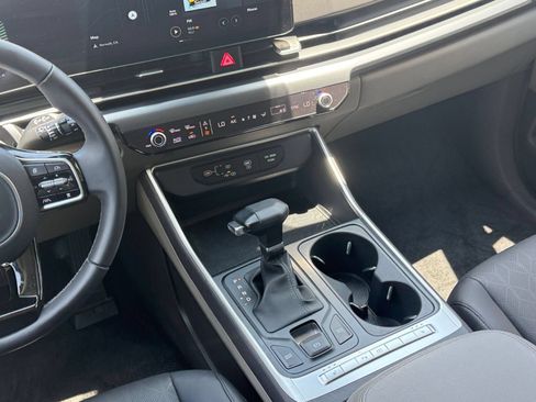 Used 2026 Kia Carnival FWD image 44