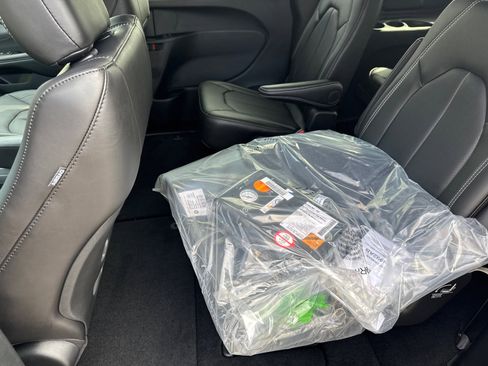 New 2026 Chrysler Pacifica Select image 19