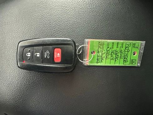 Used 2021 Toyota RAV4 XLE w/ Convenience Package AWD/4WD image 31