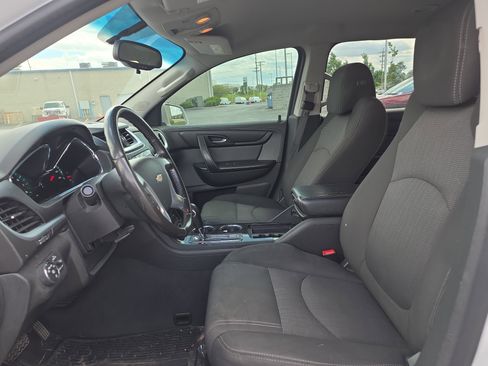 Used 2017 Chevrolet Traverse LT w/ Style and Technology Package FWD image 13