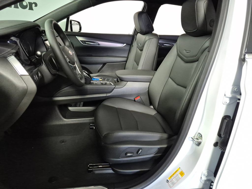 New 2026 Cadillac XT5 Luxury w/ LPO, Floor Liner Package AWD/4WD image 9