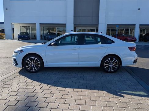 Certified 2025 Volkswagen Jetta Sport image 6