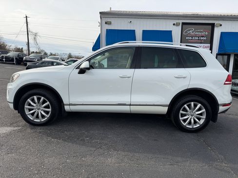 Used 2016 Volkswagen Touareg Sport image 8