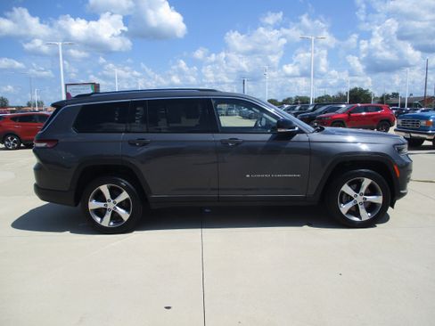Used 2022 Jeep Grand Cherokee L Limited image 8