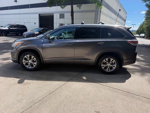 Used 2015 Toyota Highlander XLE AWD/4WD image 6