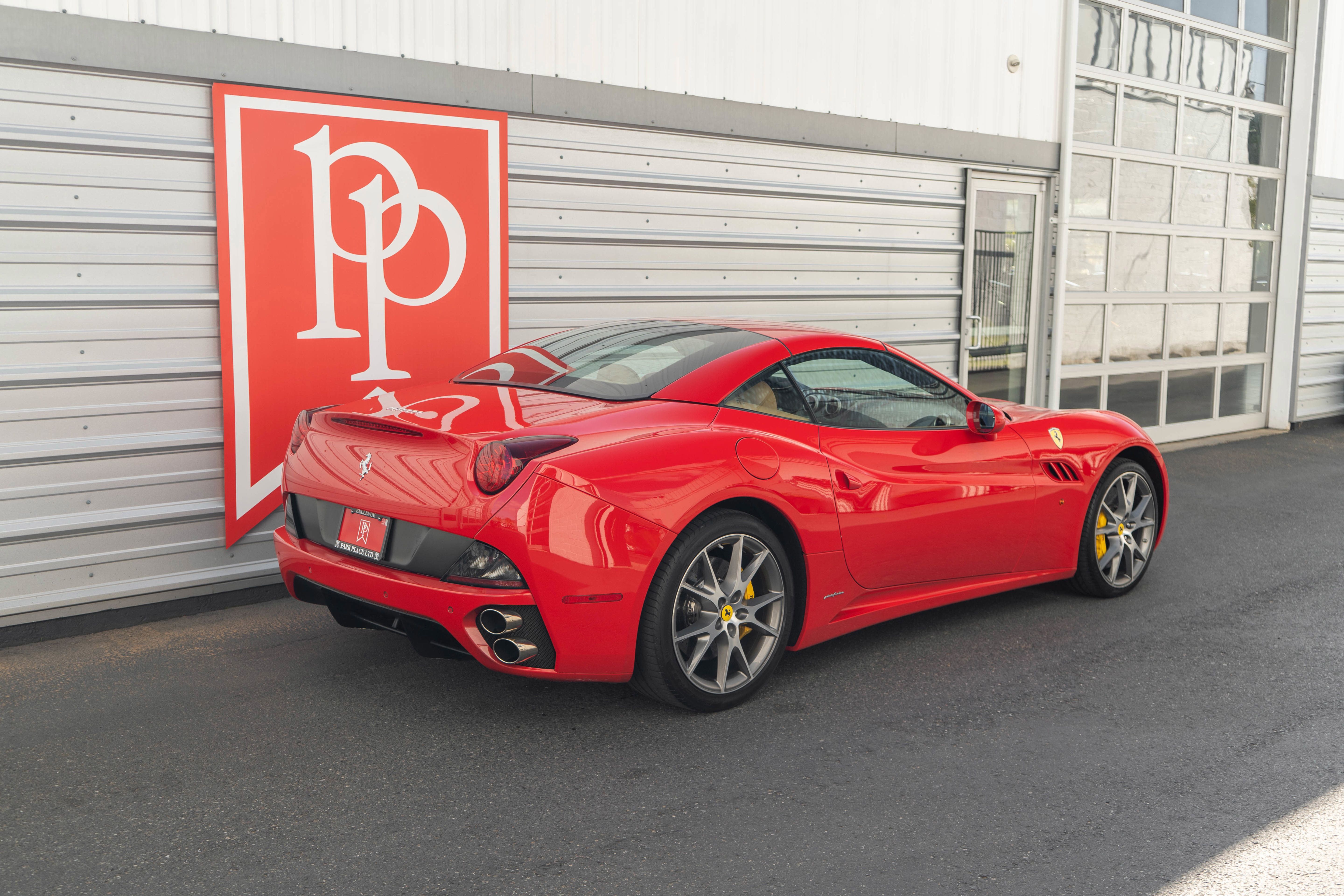 Used 2010 Ferrari California RWD image 39