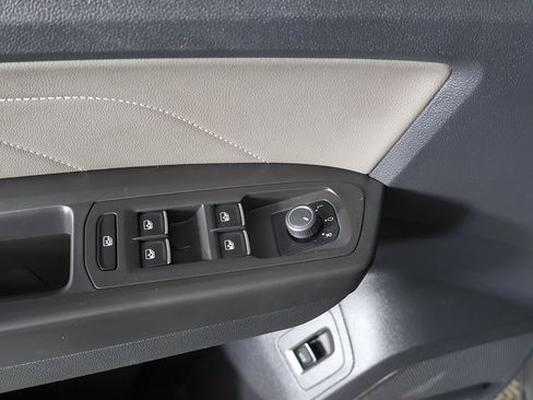 Used 2022 Volkswagen Atlas SE image 37