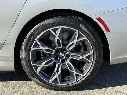 Used 2025 BMW i7 eDrive50 image 17