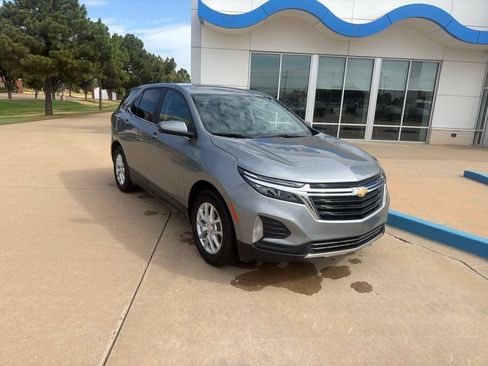 Used 2023 Chevrolet Equinox LT FWD image 2