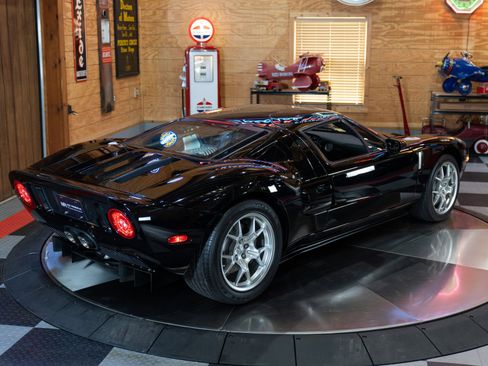 Used 2006 Ford GT RWD image 26