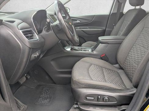 Used 2019 Chevrolet Equinox LT w/ Driver Convenience Package FWD image 9
