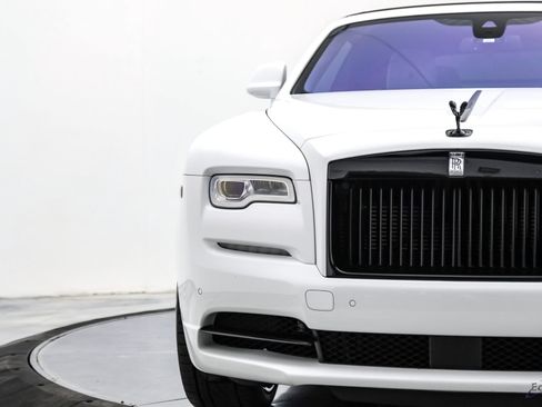 Used 2017 Rolls-Royce Dawn RWD image 38