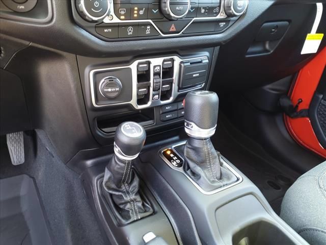 Used 2025 Jeep Wrangler Unlimited Sport AWD/4WD image 18