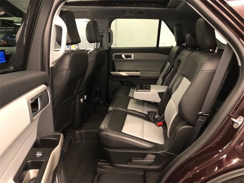 Used 2022 Ford Explorer XLT w/ Equipment Group 202A image 28