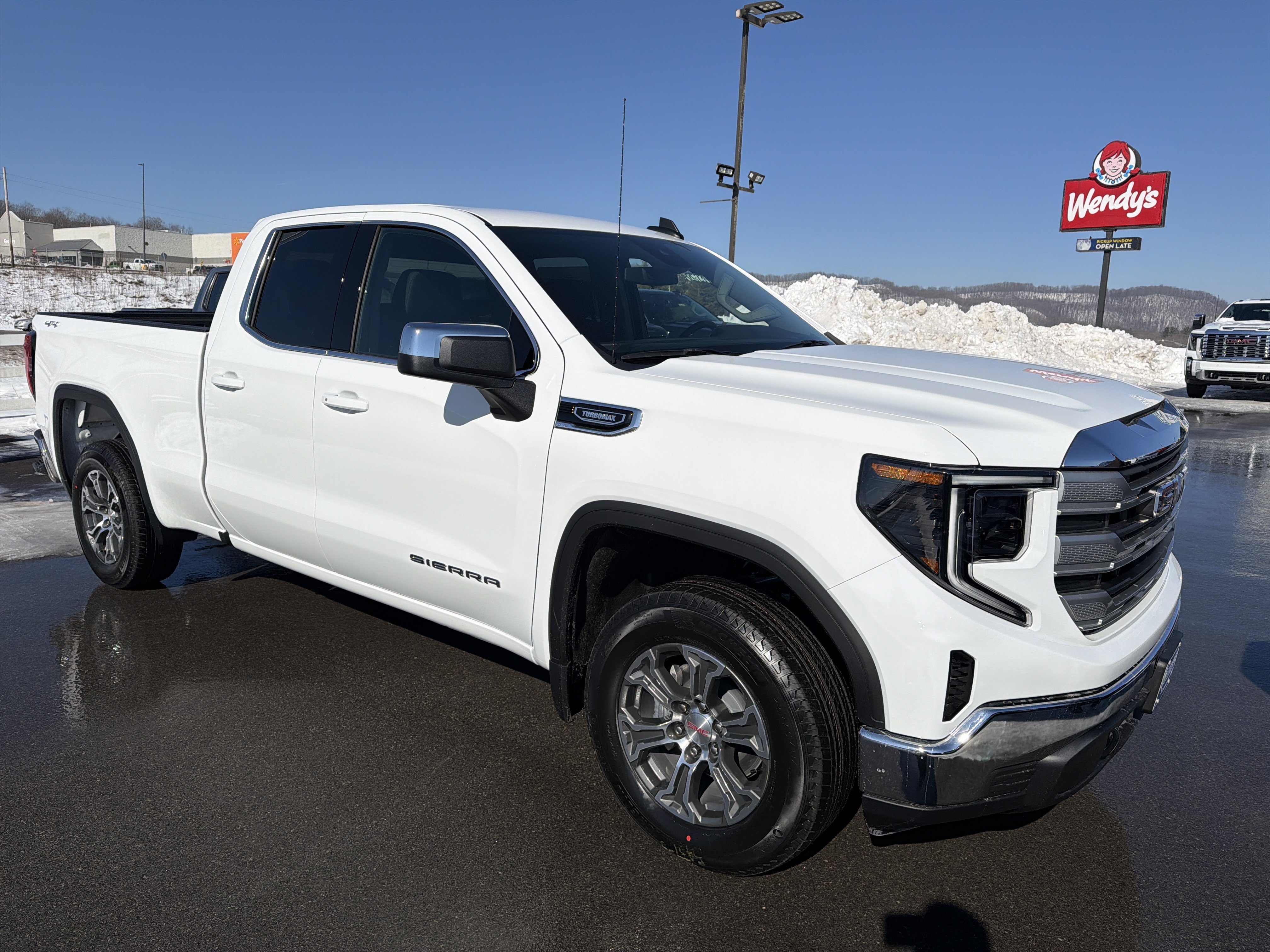 New 2026 GMC Sierra 1500 SLE AWD/4WD image 3