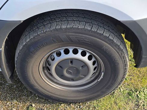 Used 2025 Mercedes-Benz Sprinter 2500 image 9