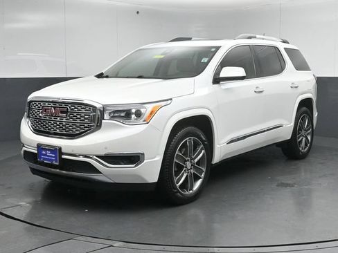 Used 2019 GMC Acadia Denali w/ Technology Package FWD image 3