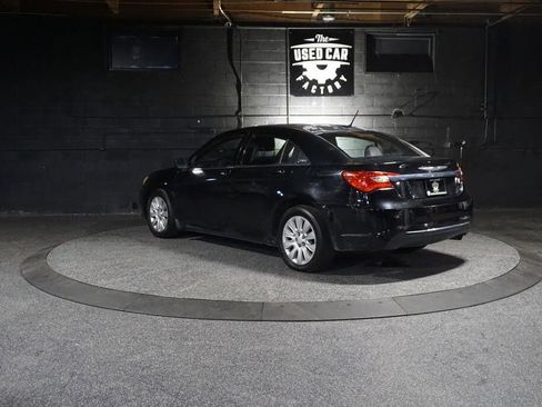 Used 2014 Chrysler 200 LX image 3