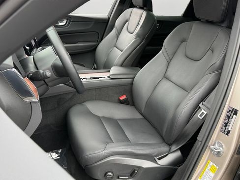 Certified 2023 Volvo XC60 B5 Plus w/ Climate Package AWD/4WD image 18