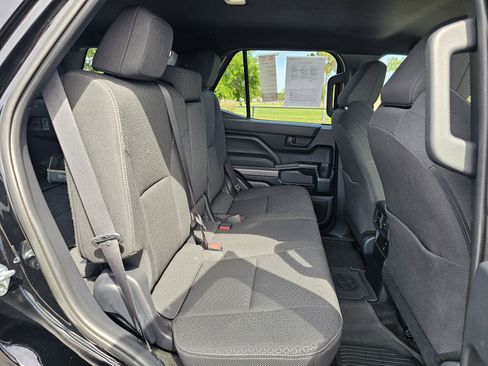 Used 2025 Toyota 4Runner SR5 AWD/4WD image 12