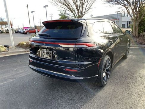 New 2025 Toyota Crown Signia image 8