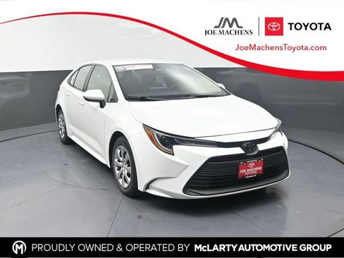 Used 2024 Toyota Corolla LE FWD image 1