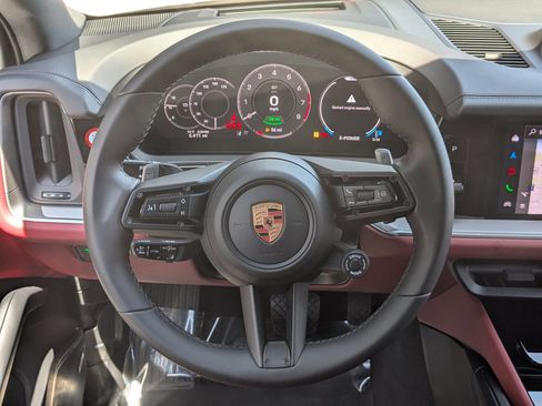 Certified 2026 Porsche Cayenne E-Hybrid AWD/4WD image 15
