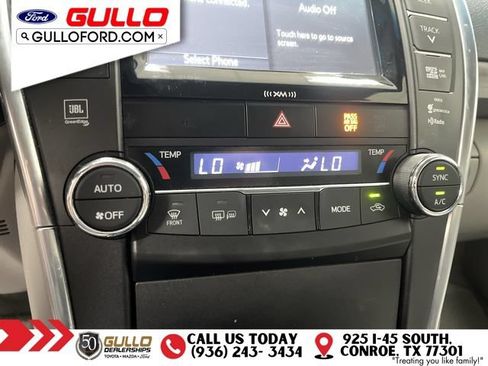 Used 2017 Toyota Camry XLE w/ Moonroof Package FWD image 28