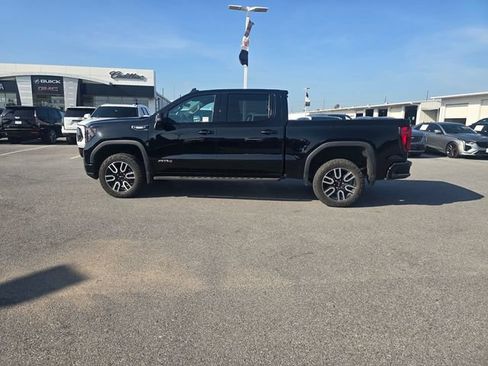Used 2024 GMC Sierra 1500 AT4 w/ Technology Package AWD/4WD image 8