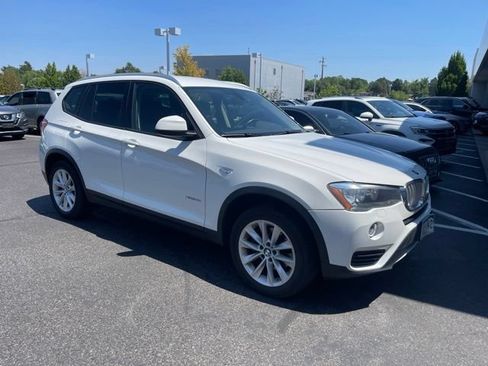 Used 2017 BMW X3 xDrive28i AWD/4WD image 2